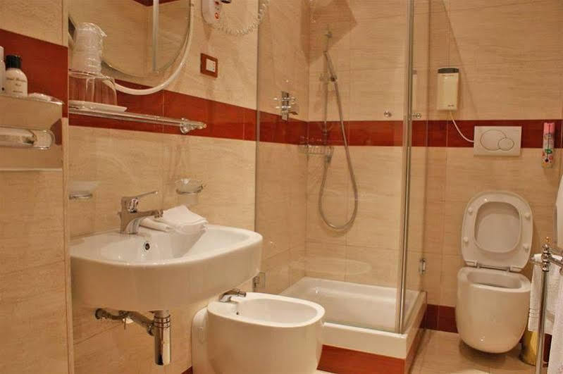 Hotel Marghera ローマ エクステリア 写真